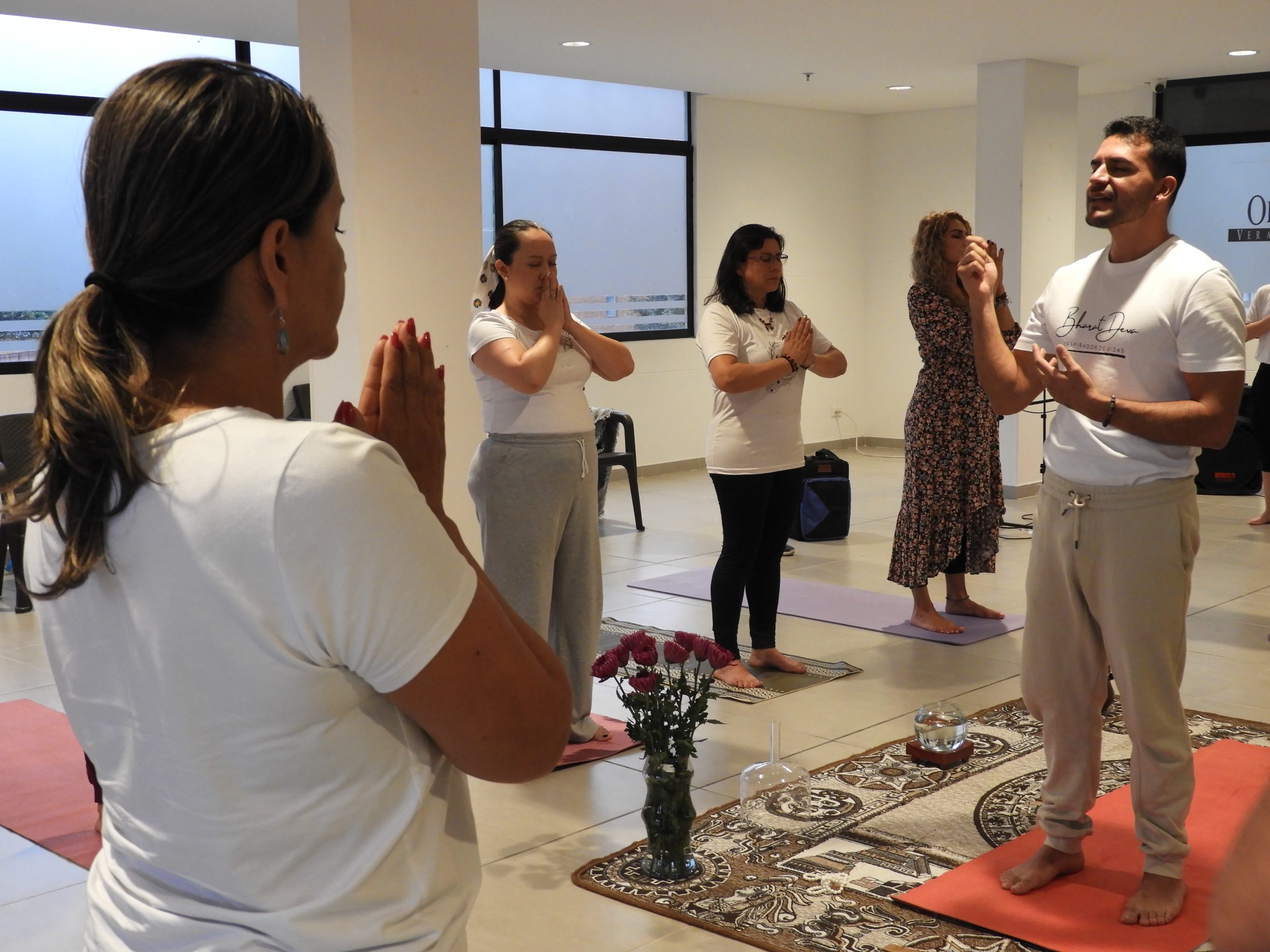 Imagen de inspiración mostrando superación personal y motivación para transformar vidas y alcanzar metas