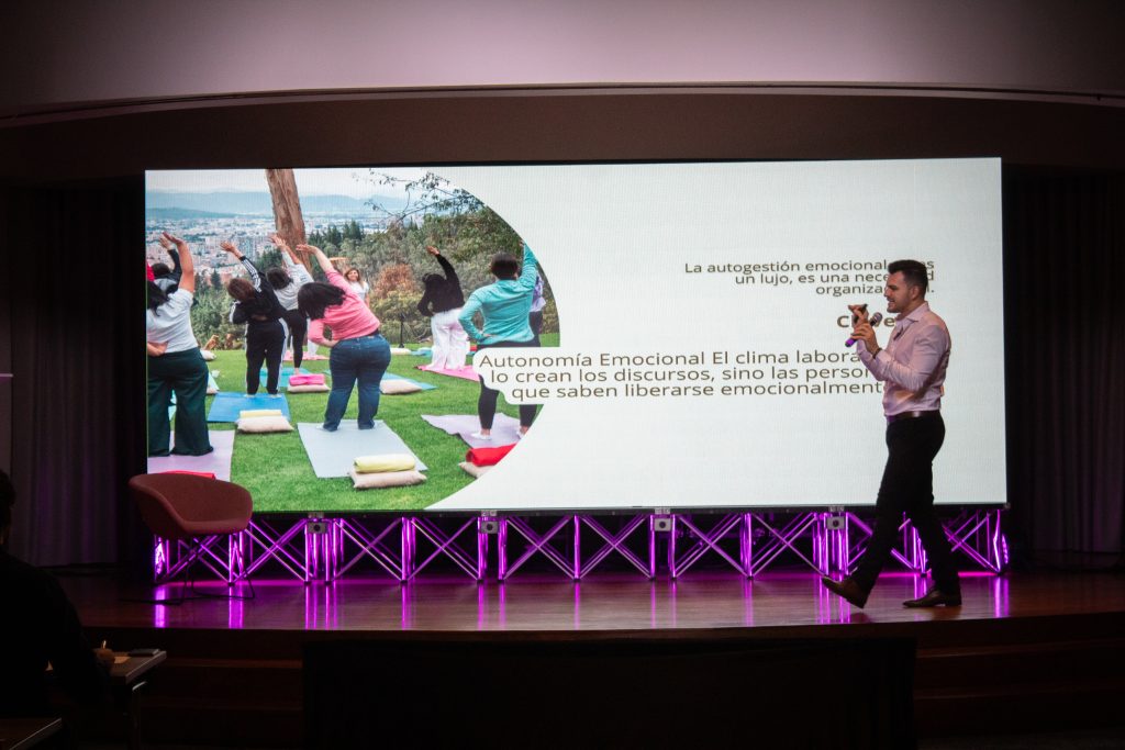 Imagen de inspiración mostrando superación personal y motivación para transformar vidas y alcanzar metas